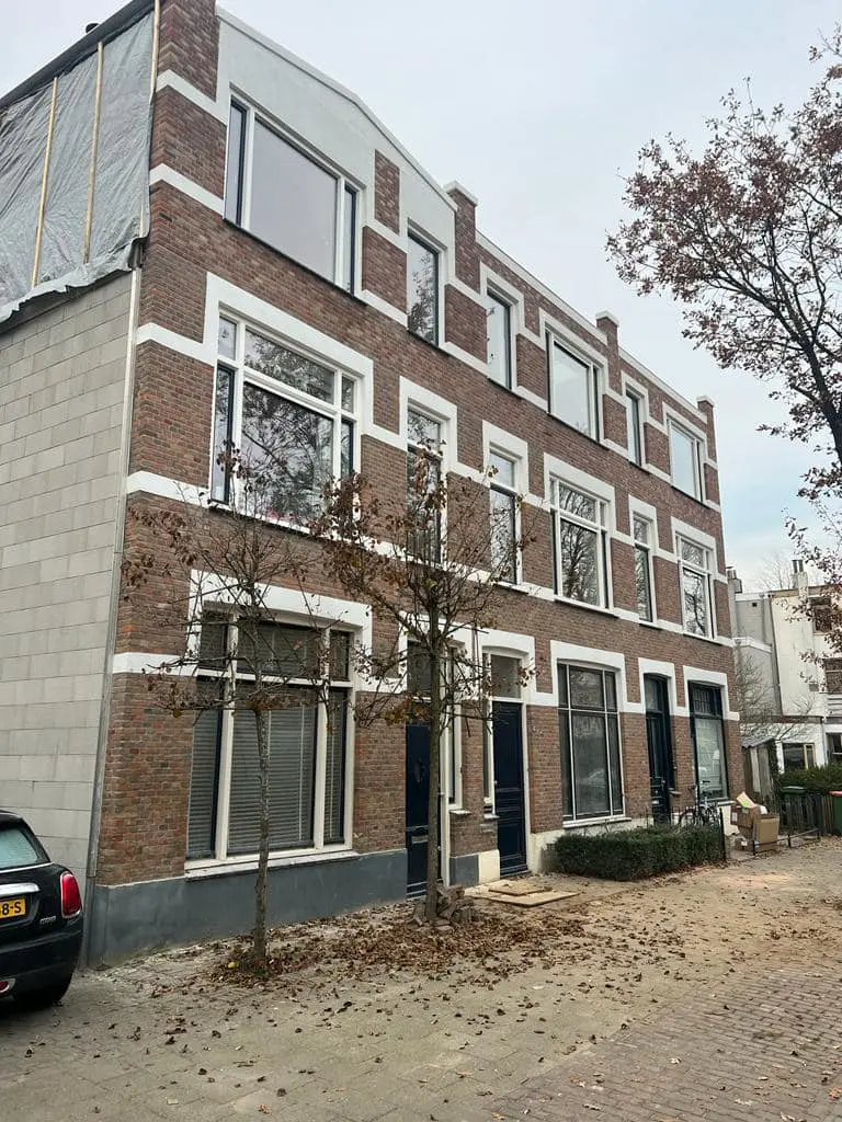 Afmaken van de drie dakopbouwen in Breda